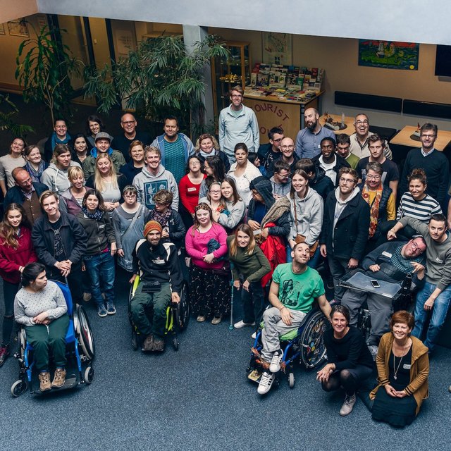 Gruppenfoto der über 60 Teilnehmer:innen der Mitgliederversammlung in Bremen 2019